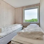 Kris - 200m From The Sea By Interhome *