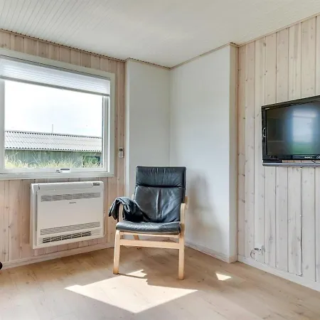 Kris - 200m From The Sea By Interhome *