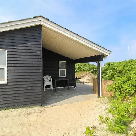 Kris - 200m From The Sea By Interhome