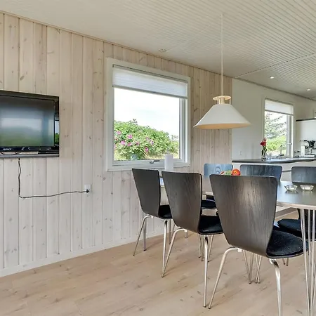 Kris - 200m From The Sea By Interhome Nyaraló *