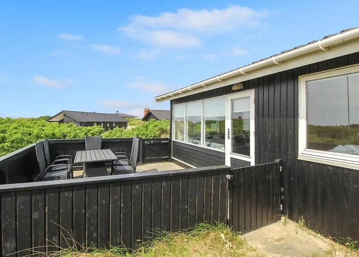 Kris - 200m From The Sea By Interhome