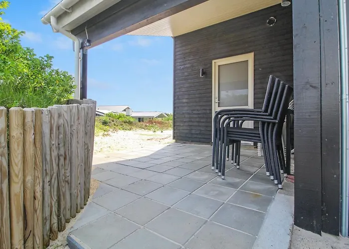 Kris - 200m From The Sea By Interhome